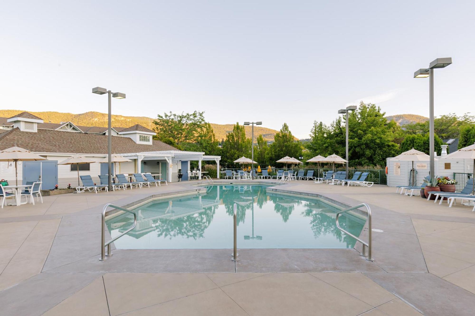 פנטיקטון Balcomo, A Ramada By Wyndham מראה חיצוני תמונה