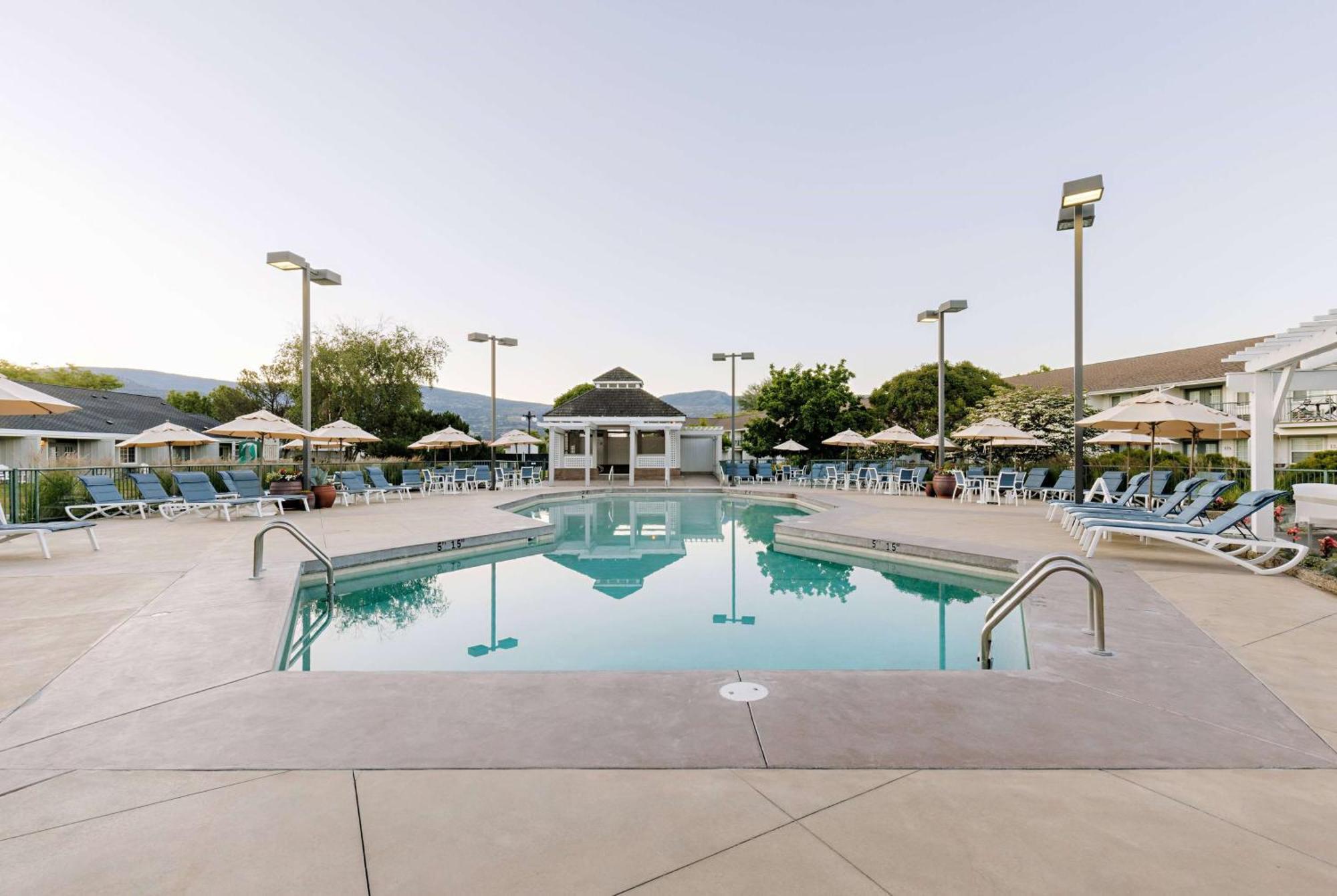 פנטיקטון Balcomo, A Ramada By Wyndham מראה חיצוני תמונה